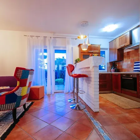 House Serenity With Garden & Bbq In Malinska, Otok Krk