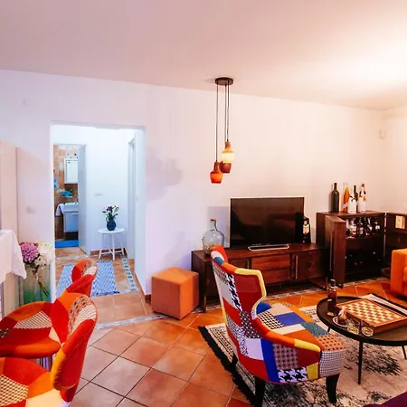 House Serenity With Garden & Bbq In Malinska, Otok Krk Дом отдыха