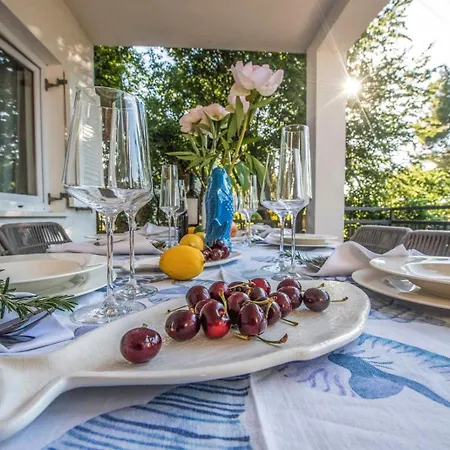 Дом отдыха House Serenity With Garden & Bbq In Malinska, Otok Krk *