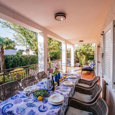 House Serenity With Garden & Bbq In Malinska, Otok Krk