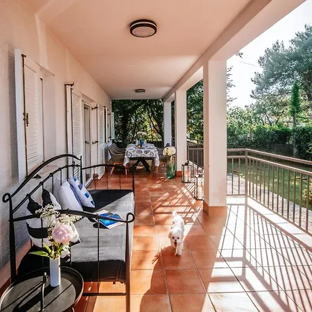 House Serenity With Garden & Bbq In Malinska, Otok Krk Дом отдыха