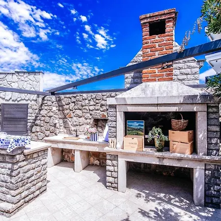 House Serenity With Garden & Bbq In Malinska, Otok Krk *