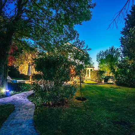 House Serenity With Garden & Bbq In Malinska, Otok Krk Дом отдыха *