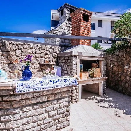 House Serenity With Garden & Bbq In Malinska, Otok Krk