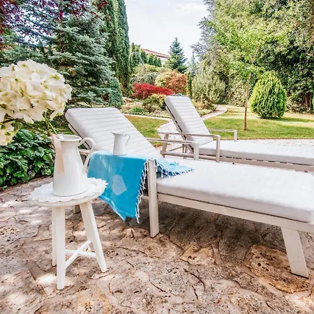 Дом отдыха House Serenity With Garden & Bbq In Malinska, Otok Krk Вантачичи