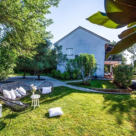House Serenity With Garden & Bbq In Malinska, Otok Krk Дом отдыха *