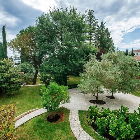 House Serenity With Garden & Bbq In Malinska, Otok Krk